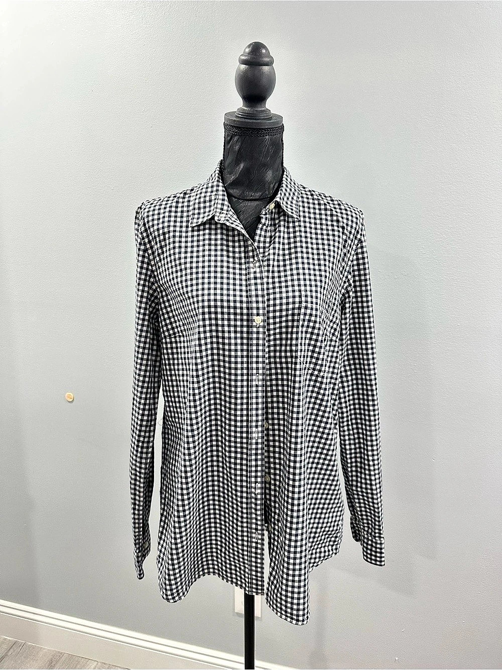 Gap black and white shirt size L tall